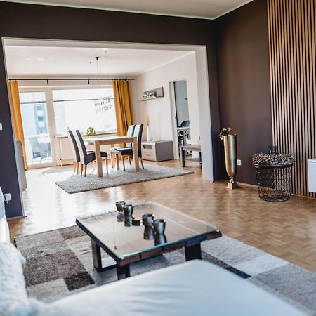 Me Homes - Grosse Moderne Designer-Wohnung Fuer Urlaub Und Business - Mit Kueche, Buero, Balkon Und 2 Parkplaetzen Bayreuth Eksteriør bilde