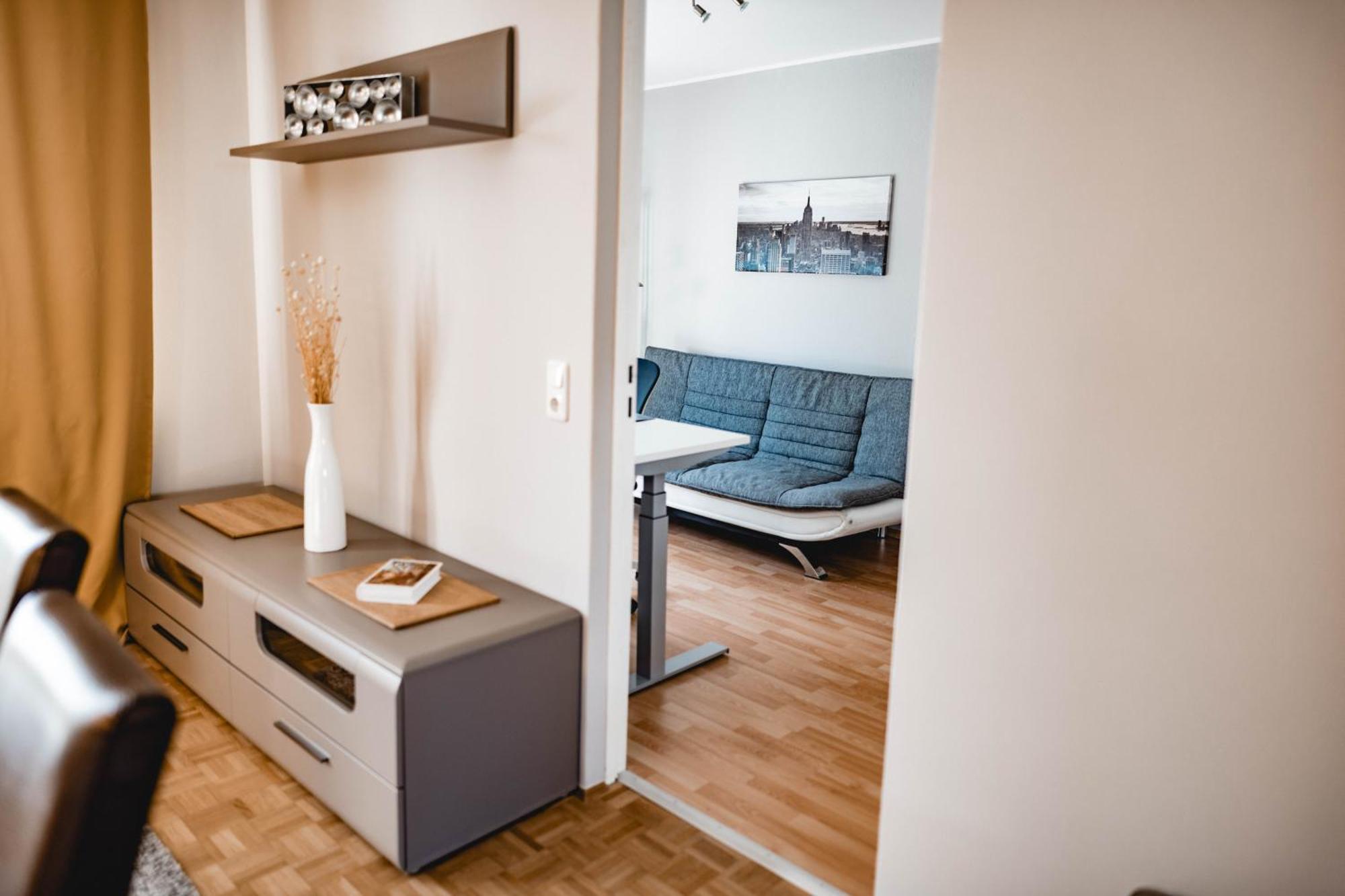 Me Homes - Grosse Moderne Designer-Wohnung Fuer Urlaub Und Business - Mit Kueche, Buero, Balkon Und 2 Parkplaetzen Bayreuth Eksteriør bilde