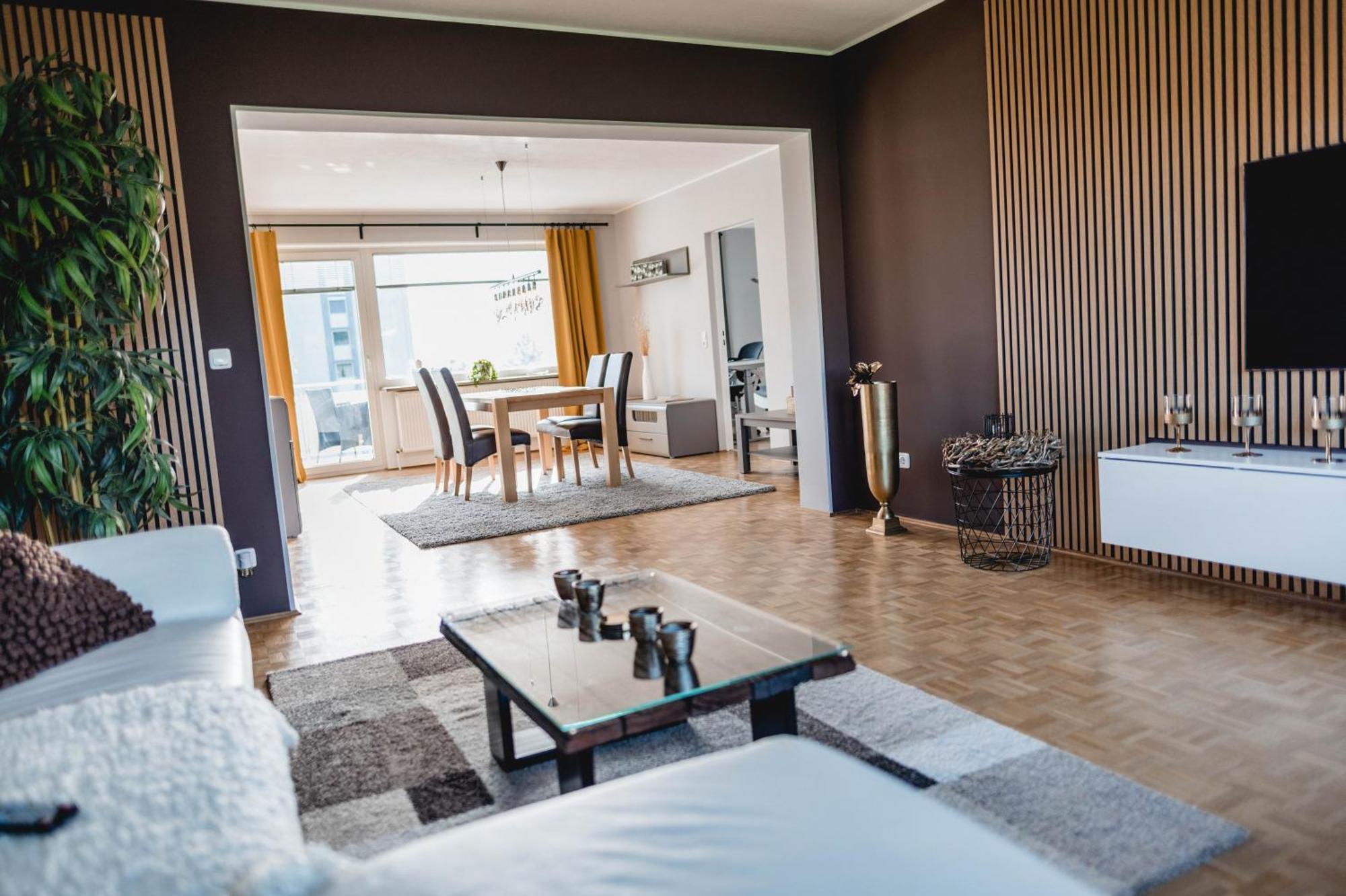 Me Homes - Grosse Moderne Designer-Wohnung Fuer Urlaub Und Business - Mit Kueche, Buero, Balkon Und 2 Parkplaetzen Bayreuth Eksteriør bilde