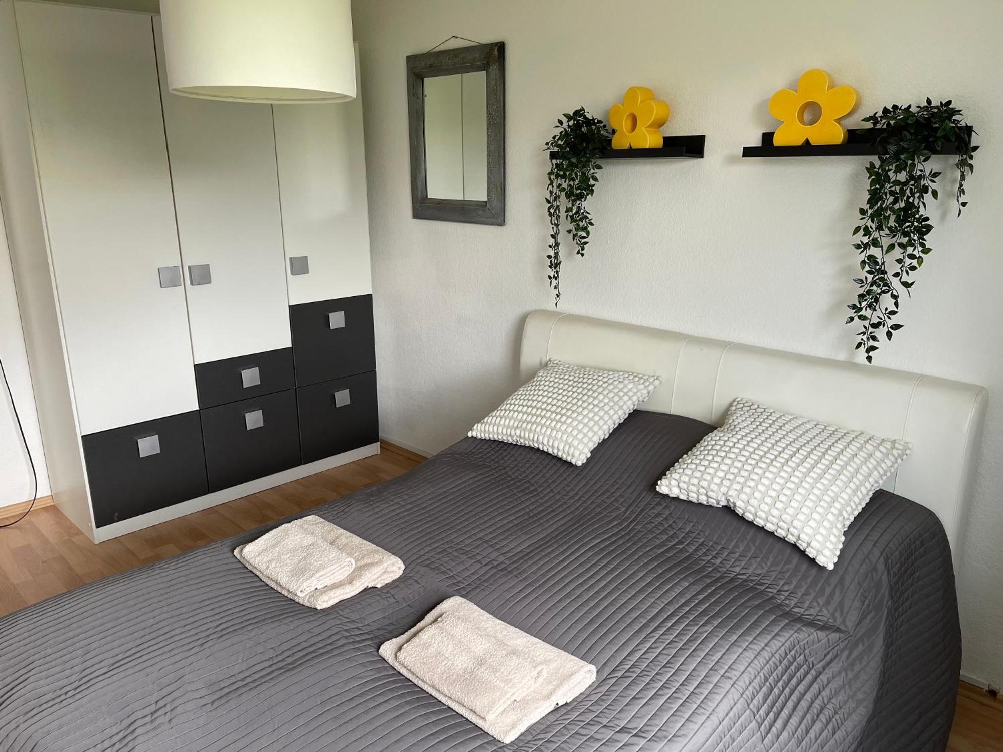 Me Homes - Grosse Moderne Designer-Wohnung Fuer Urlaub Und Business - Mit Kueche, Buero, Balkon Und 2 Parkplaetzen Bayreuth Eksteriør bilde