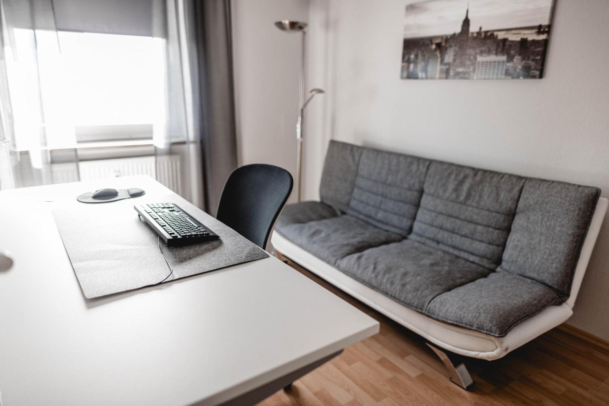 Me Homes - Grosse Moderne Designer-Wohnung Fuer Urlaub Und Business - Mit Kueche, Buero, Balkon Und 2 Parkplaetzen Bayreuth Eksteriør bilde