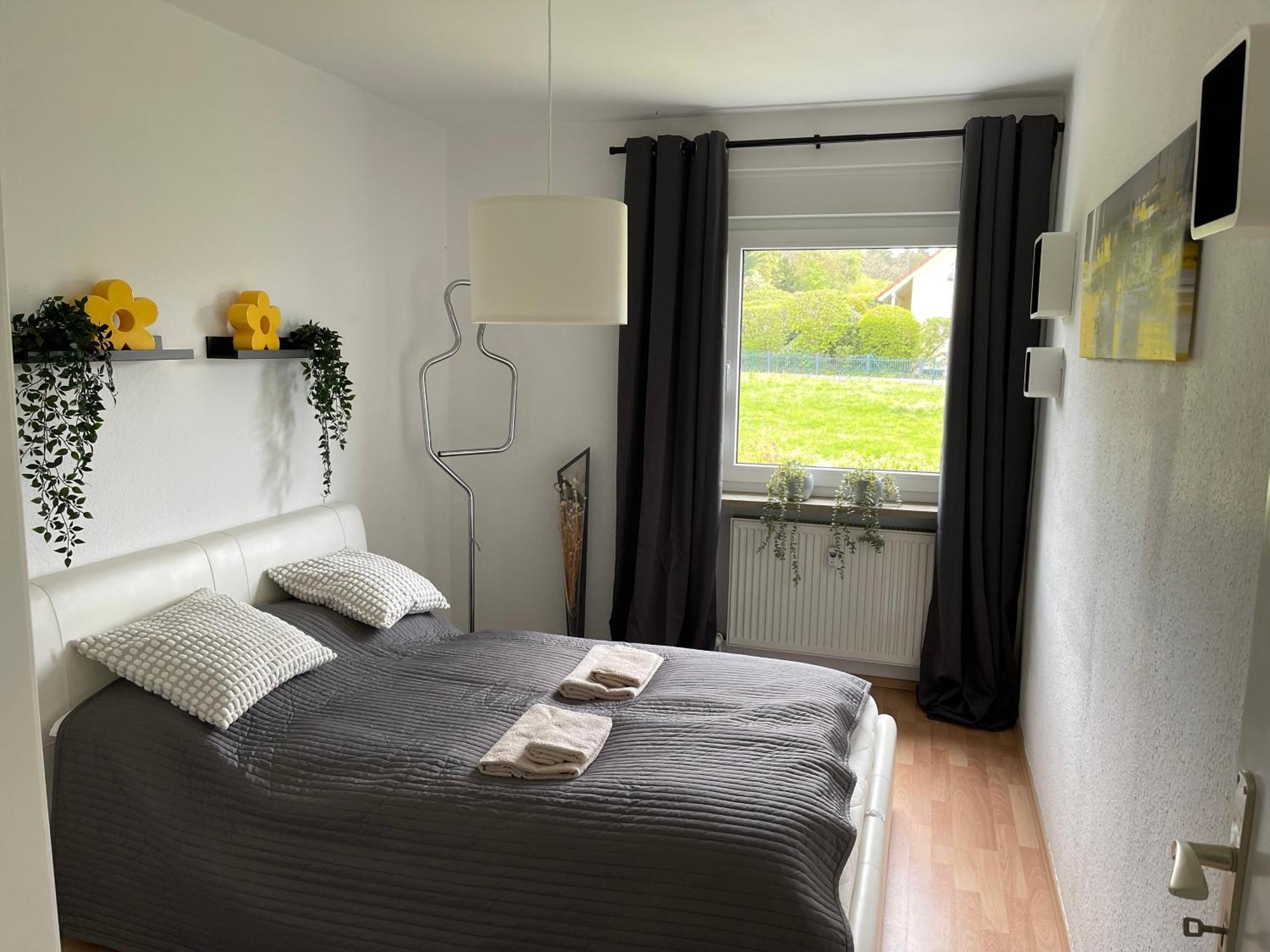 Me Homes - Grosse Moderne Designer-Wohnung Fuer Urlaub Und Business - Mit Kueche, Buero, Balkon Und 2 Parkplaetzen Bayreuth Eksteriør bilde